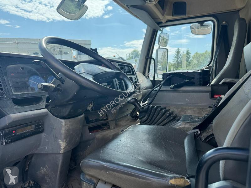 Engin de voirie Renault 320 DCI