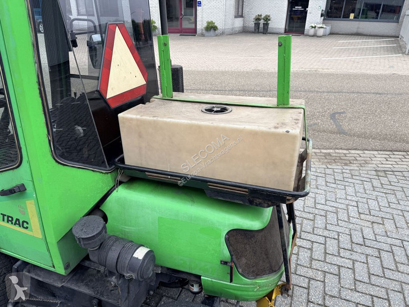 Útfenntartó-és-karbantartógép  285 Veegmachine