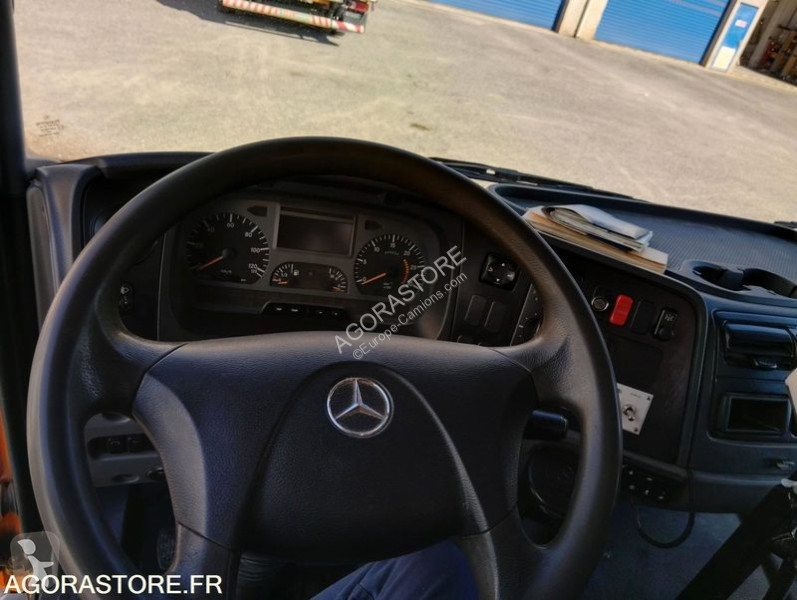 Engin de voirie Mercedes