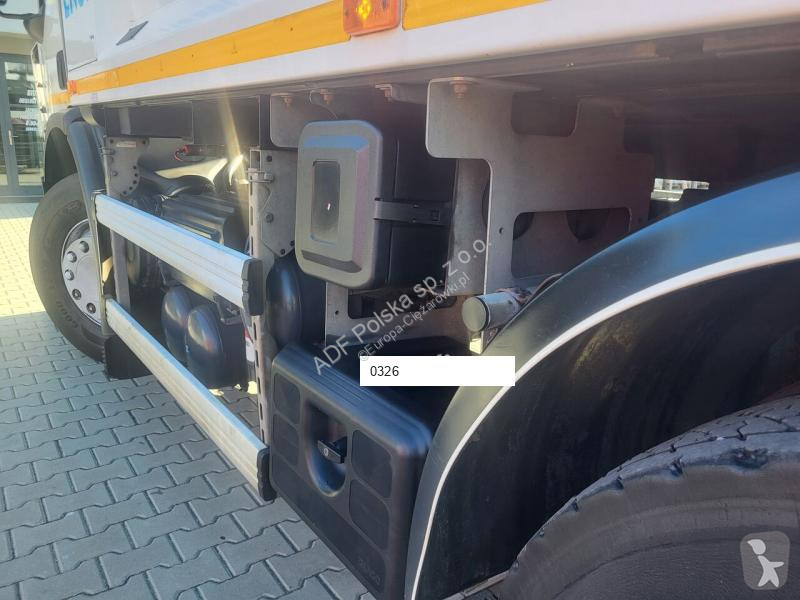 Vehículo de limpieza viaria Renault D Wide /...