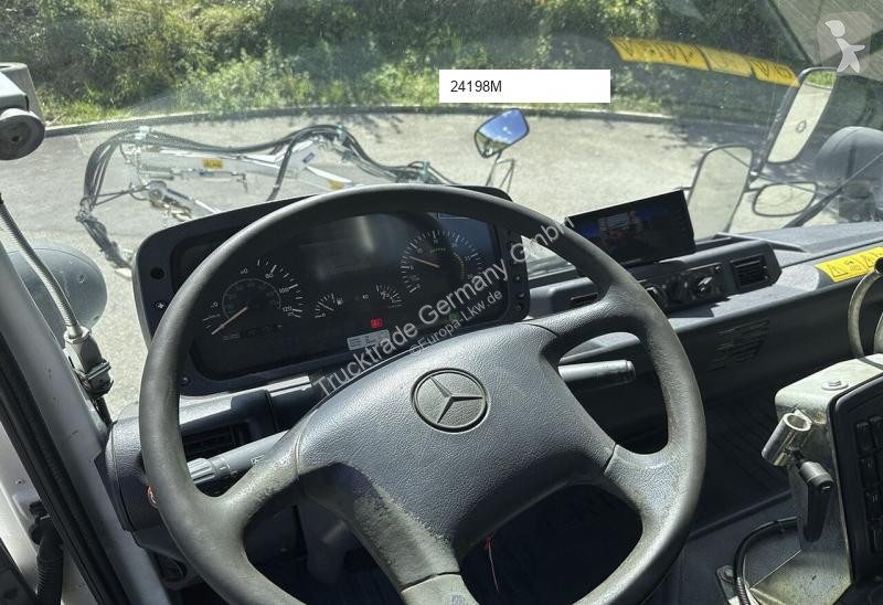 Engin de voirie Mercedes U400