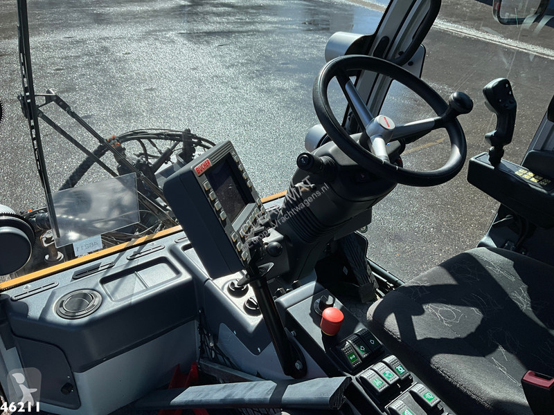 Bucher Schoerling Citycat 2020 with 3-rd brush...
