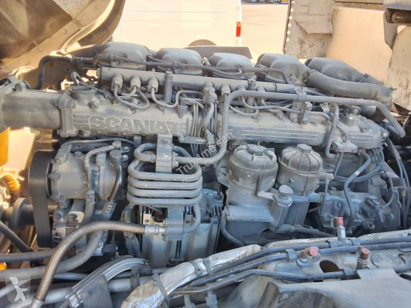 آلة لصيانة الطرق Scania 320