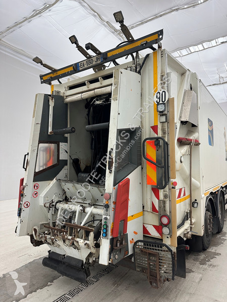 آلة لصيانة الطرق Scania 360 - 6x2