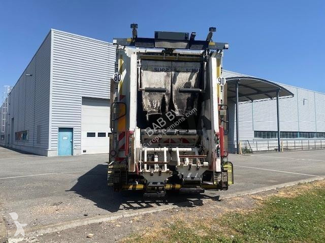 آلة لصيانة الطرق Scania 280