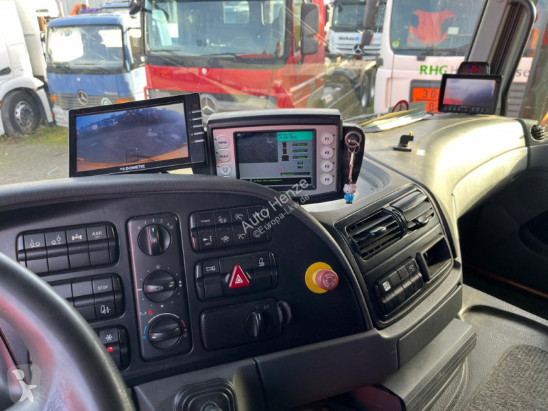 Útfenntartó-és-karbantartógép Mercedes Actros...