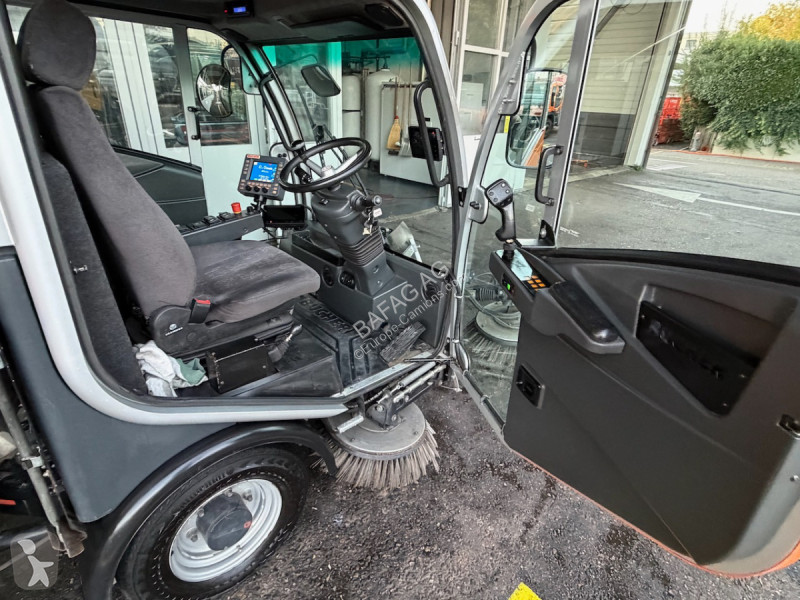 Engin de voirie Bucher Schoerling city cat 2020
