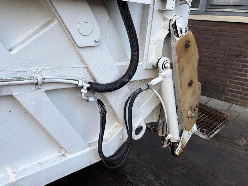 Vehículo de limpieza viaria Mercedes SK 1824 -...