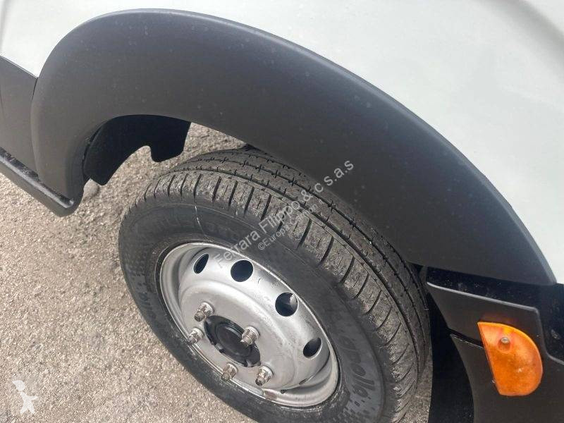 Silniční stroje Nissan