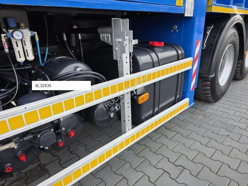 Veicolo per la pulizia delle strade Renault MTS...