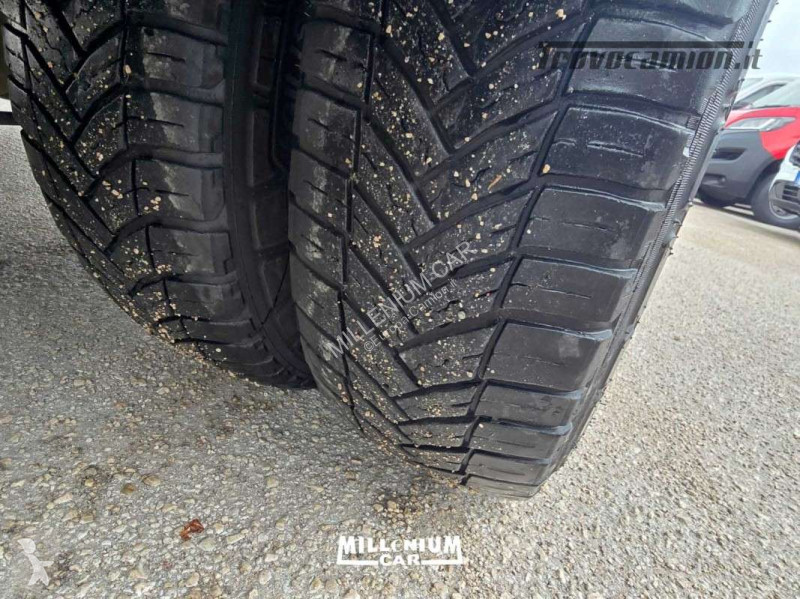 Veicolo per la pulizia delle strade Iveco 35-14...