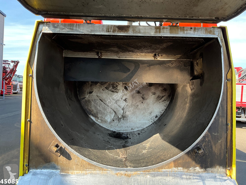 Gemeentevoertuig Mitsubishi 7C15 Brock sweeper...