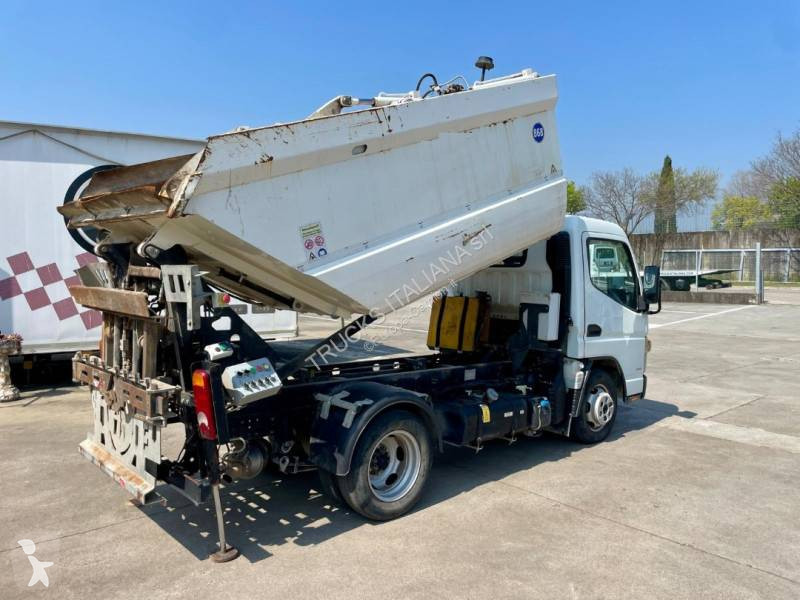 Silniční stroje Mitsubishi Fuso