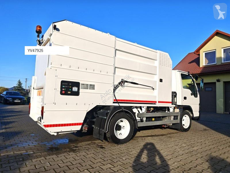 آلة لصيانة الطرق Isuzu SMALL CONTAINER WASHER...