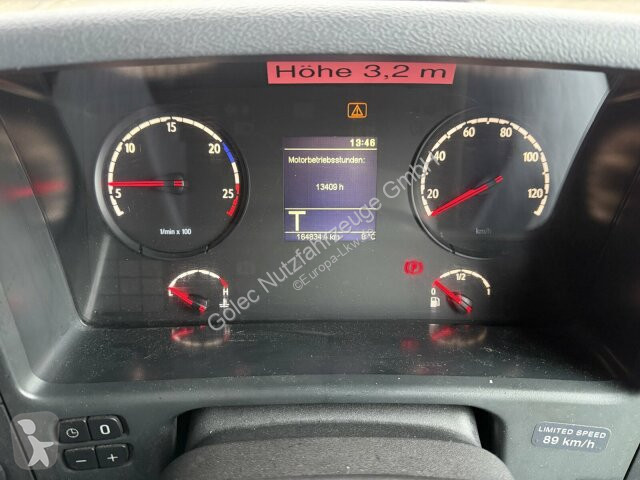 آلة لصيانة الطرق Scania P230 Kehrmaschine...