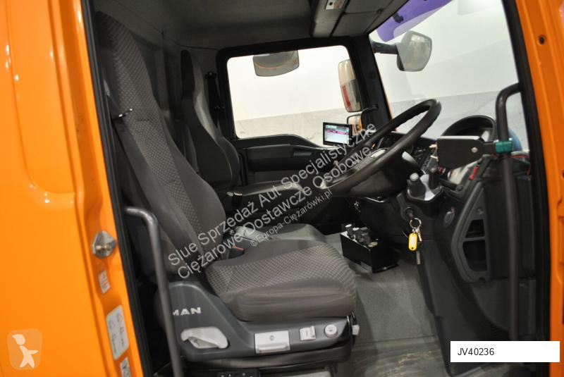 Veicolo per la pulizia delle strade MAN TGM 18.240