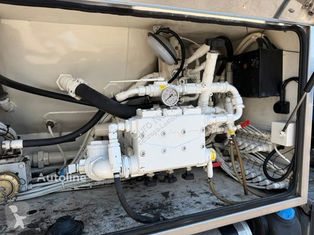 آلة لصيانة الطرق  VOLVO FM 420 6x2*4 EEV...