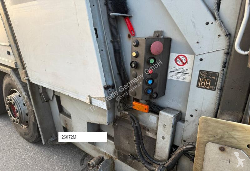 آلة لصيانة الطرق Scania 589 G440 LB