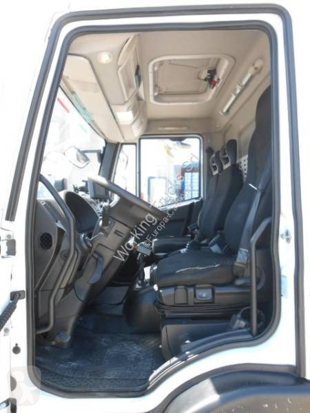 آلة لصيانة الطرق Iveco