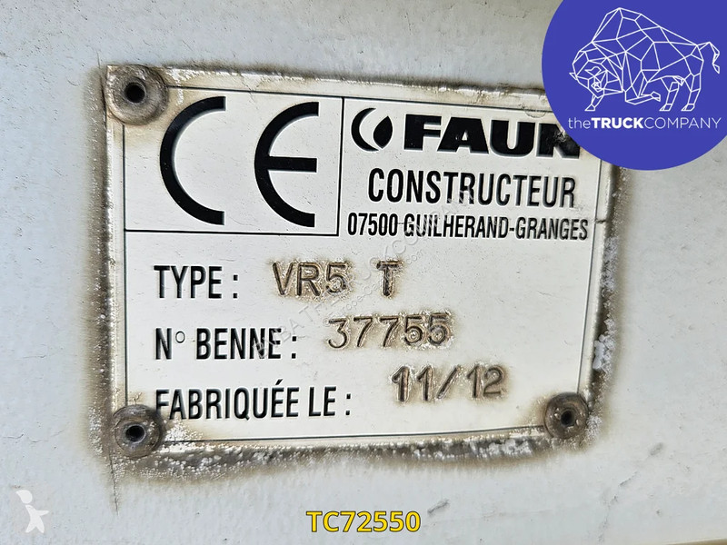 Engin de voirie Renault 270