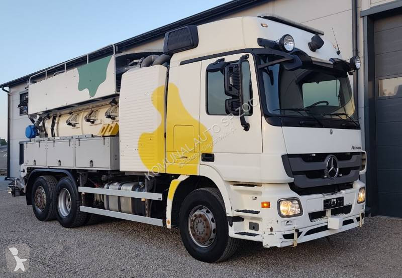 آلة لصيانة الطرق Mercedes