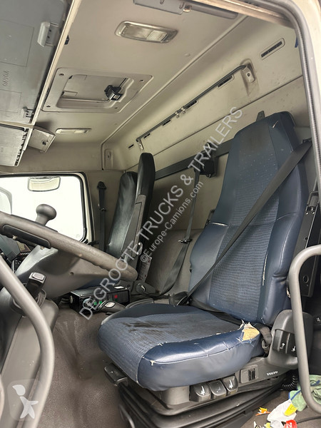 آلة لصيانة الطرق Volvo 300 - 6x2