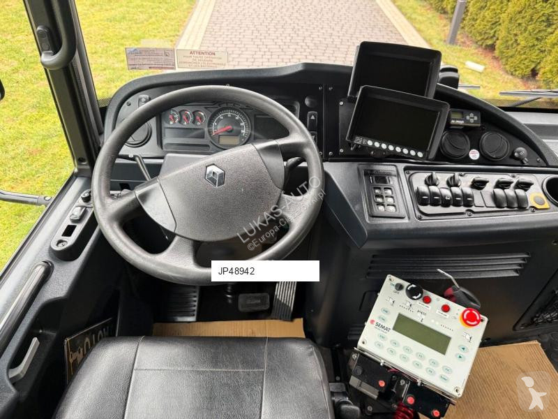 آلة لصيانة الطرق Renault D26