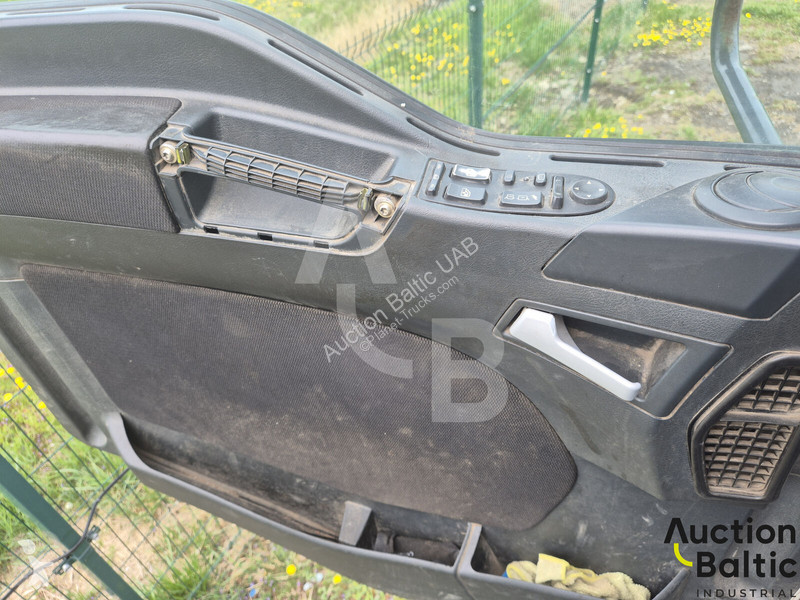 Engin de voirie MAN 18.250