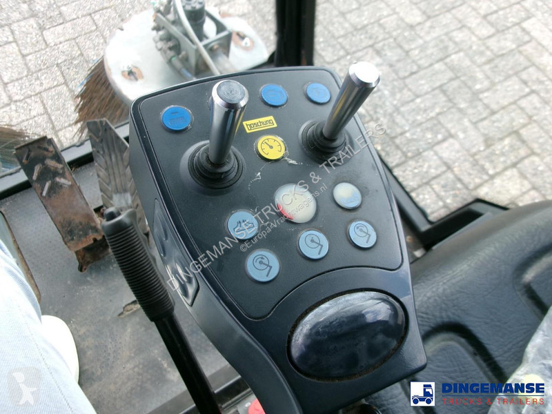 آلة لصيانة الطرق Boschung S2 street sweeper