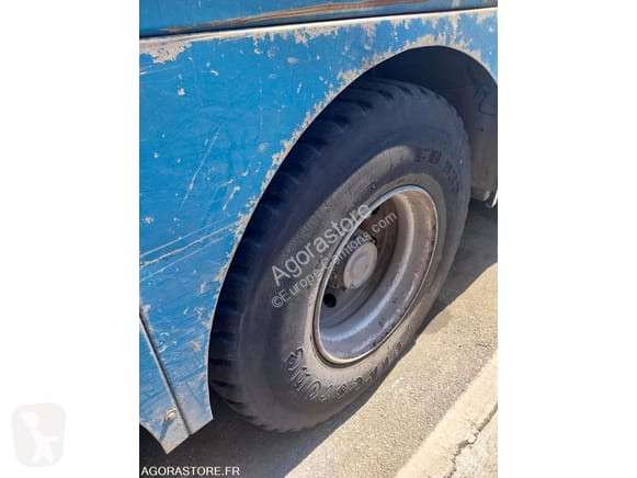 Veicolo per la pulizia delle strade