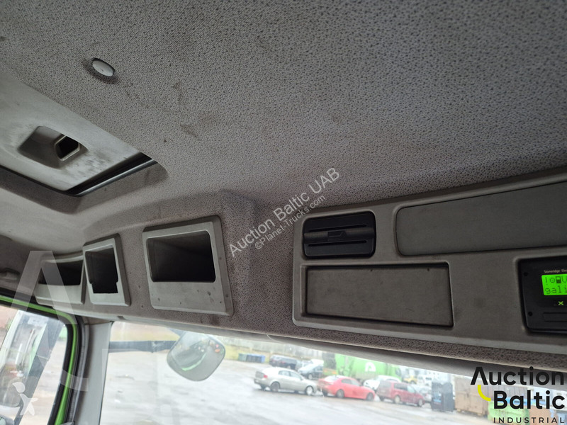 Engin de voirie Mercedes 1216