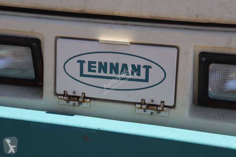 Vehículo de limpieza viaria Tennant 6400