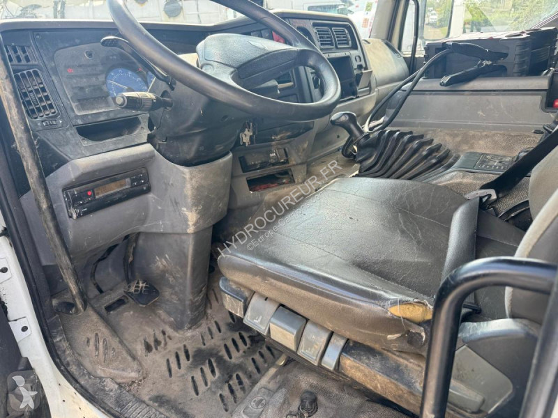 Engin de voirie Renault 320 DCI
