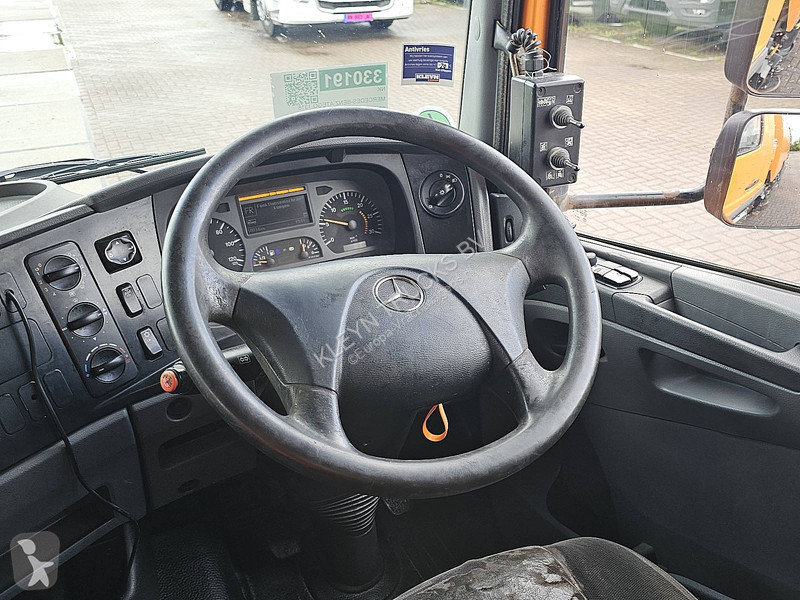Útfenntartó-és-karbantartógép Mercedes ATEGO...