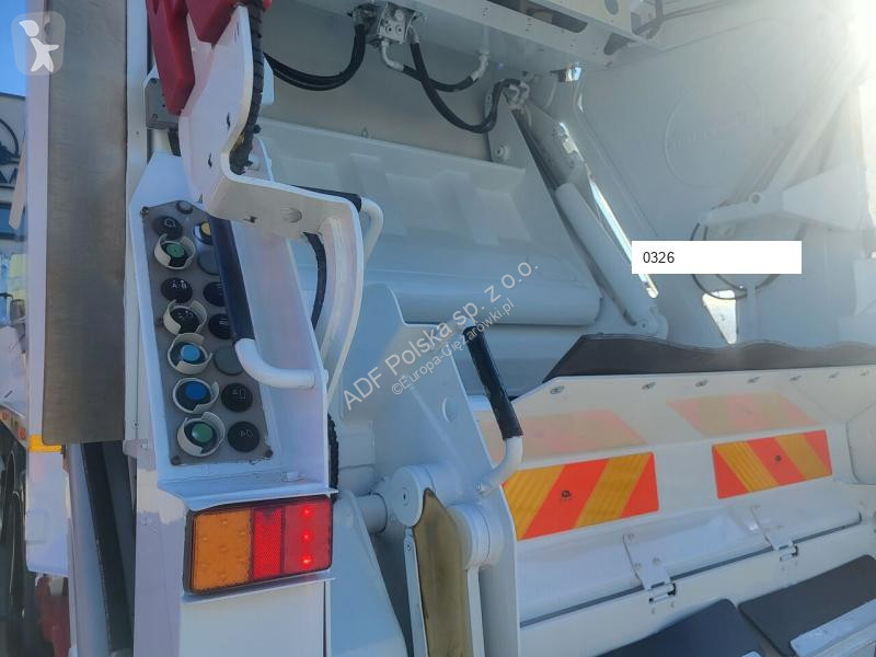 Vehículo de limpieza viaria Renault D Wide /...