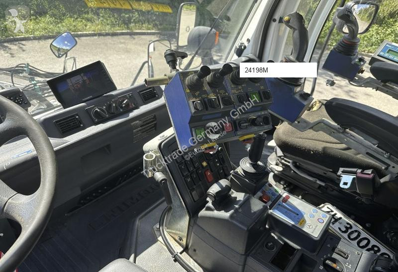 Engin de voirie Mercedes U400