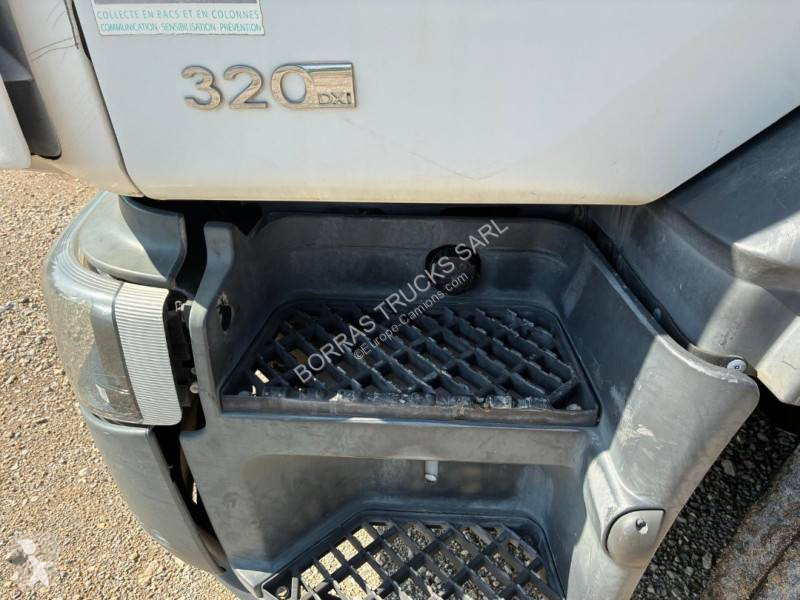 آلة لصيانة الطرق Renault 320 DXI