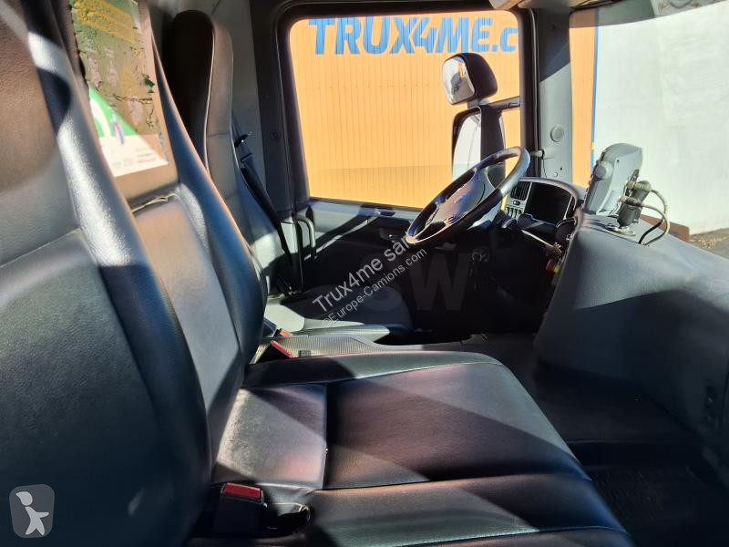 آلة لصيانة الطرق Scania 320