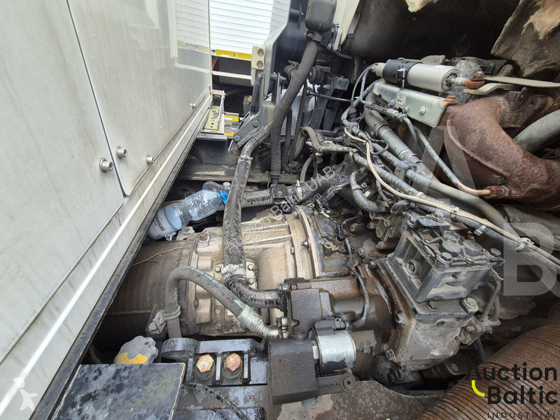 آلة لصيانة الطرق Scania 280