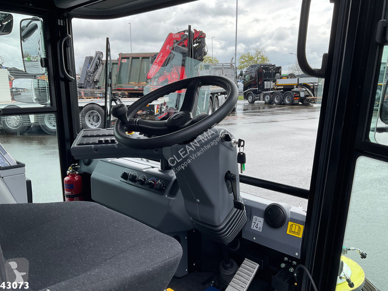 Vägmaskiner Ravo 540 STH Euro 6 with 3-rd brush