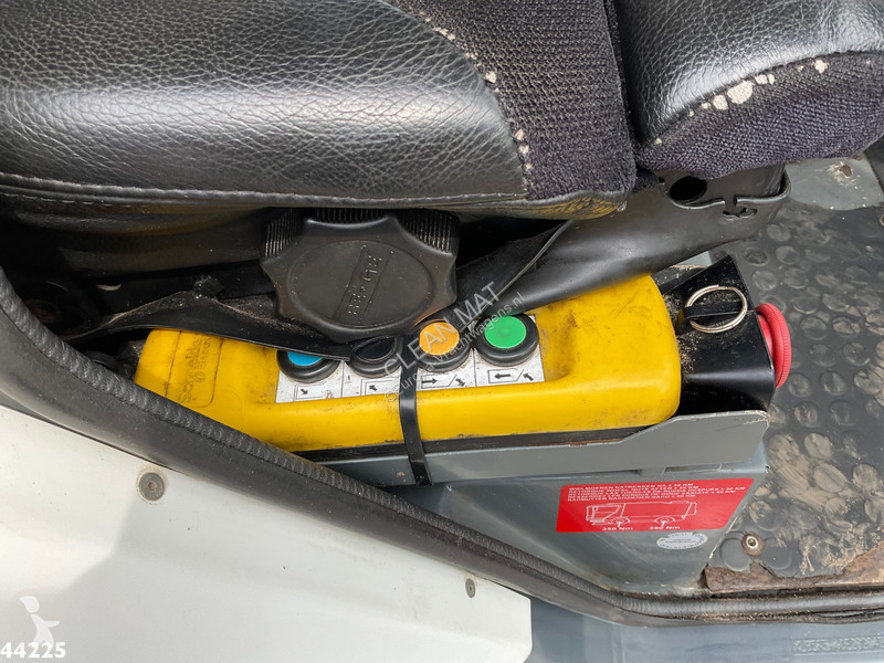 Vägmaskiner Ravo 540 with 3-rd brush