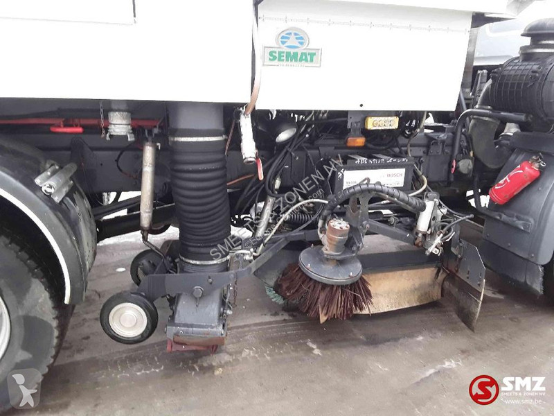 Engin de voirie Renault 220