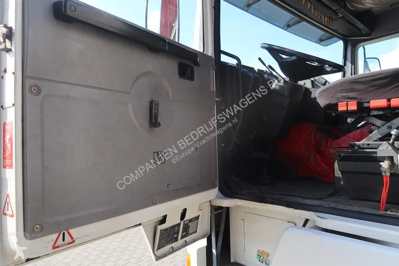 آلة لصيانة الطرق Volvo F 12.400 Volvo -400...