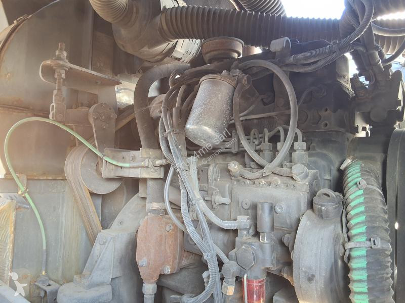 Engin de voirie Renault 220 DCI
