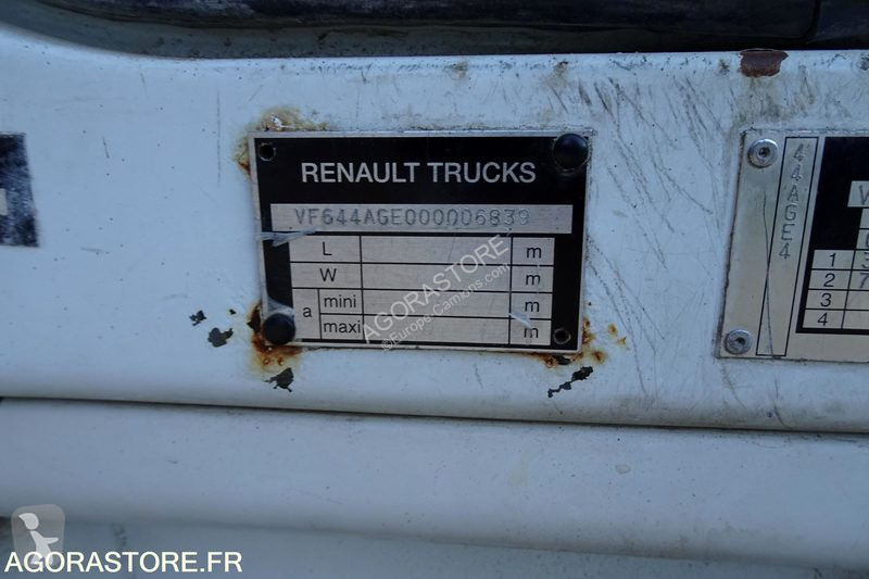 آلة لصيانة الطرق Renault MIDLUM