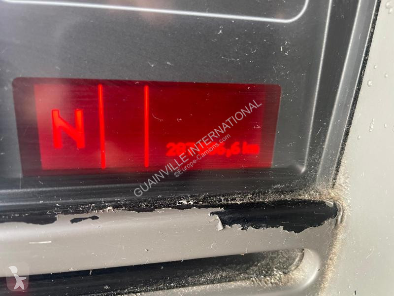 آلة لصيانة الطرق Renault 310.19 DXI