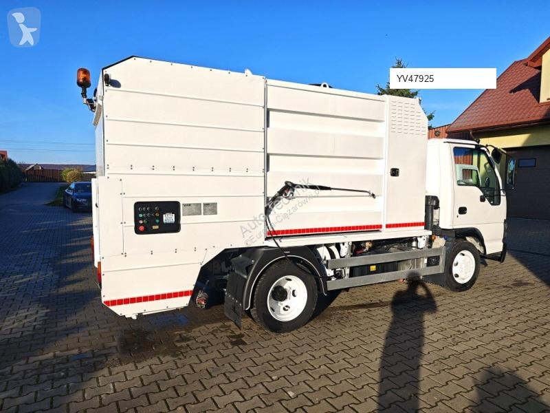 آلة لصيانة الطرق Isuzu SMALL CONTAINER WASHER...