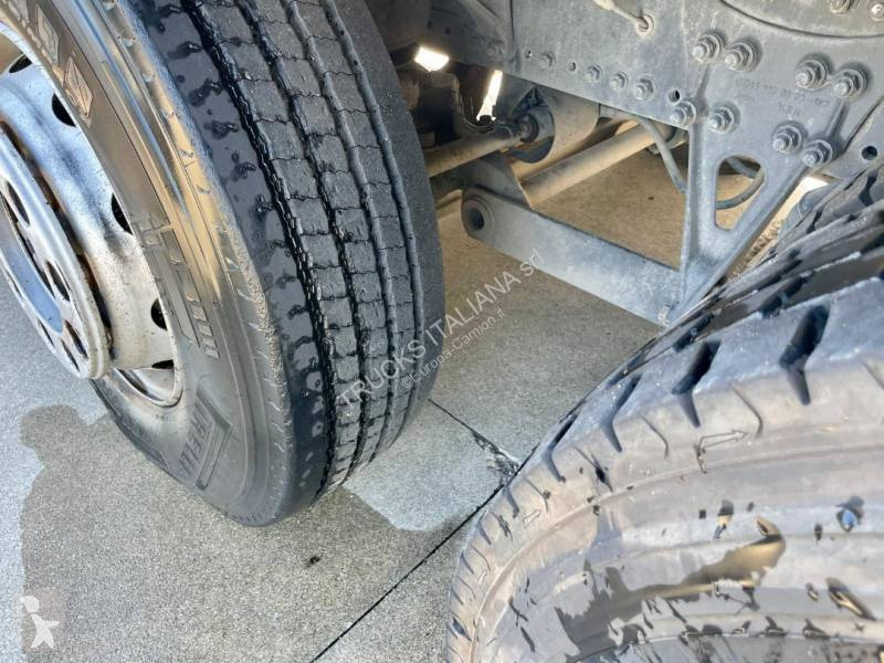 Veicolo per la pulizia delle strade Mercedes
