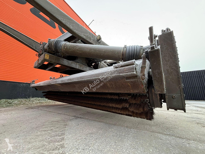 آلة لصيانة الطرق  P17FV BROOM / BLOWER / 3053...