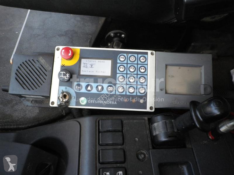 آلة لصيانة الطرق Renault ejes 6x2*4 D320.26...